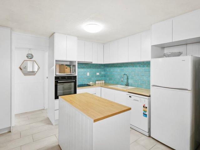 Coastal 2 Bedroom Unit Near Horseshoe Bay Perfect for Singles, Retirees or Investors