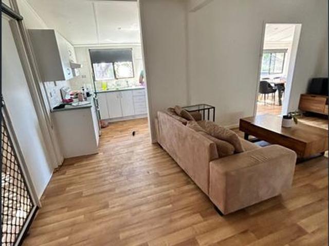 Coastal 2 bedroom house, walking distance to Yeppoon Esplanade