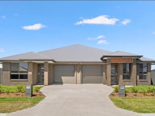Coastal 4BR Duplex Woodgate Beach Paradise!