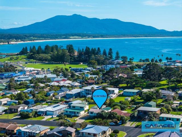 Coastal 4BR Home with all the Space, Sunny North Facing Yard, 4 Car Garage, 919M2 Block and the Sounds of the Sea