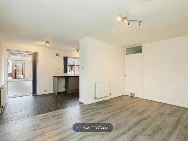 Cobthorn, Northwich CW8, 2 bed maisonette to rent, £850 pcm | PrimeLocation