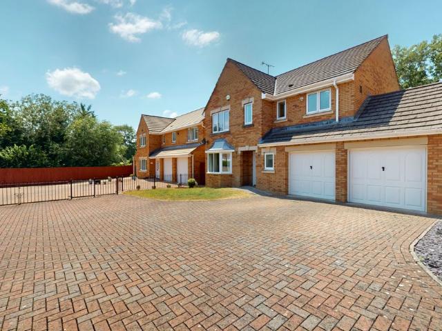 Coburn Gardens, Cheltenham GL51, 4 bed detached house to rent, £2,500 pcm | PrimeLocation