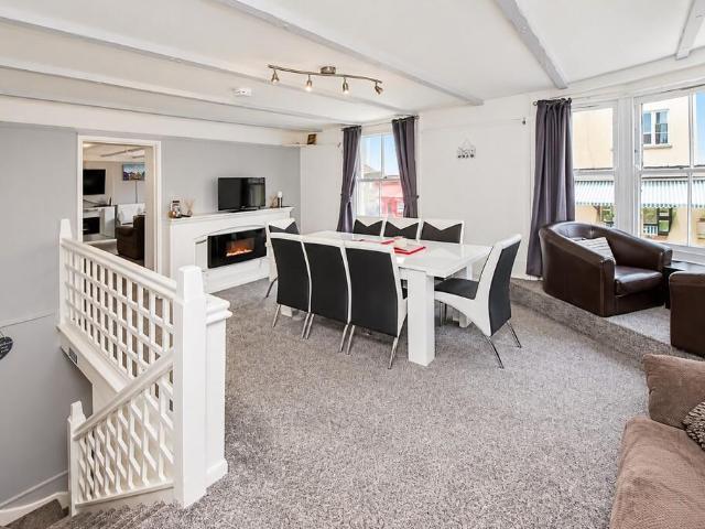 Coburg Place, Weymouth 4 bed apartment to rent £1,600 pcm £369 pw