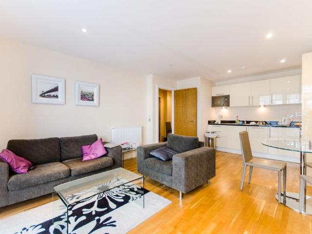 Cobalt Point, Canary Wharf, London, E14 1 bed flat to rent £2,275 pcm £525 pw