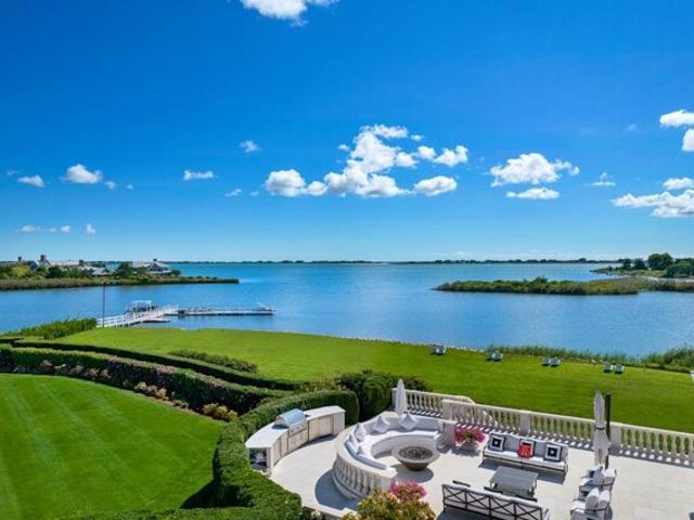 Cobb Ln, Water Mill, Home For Sale