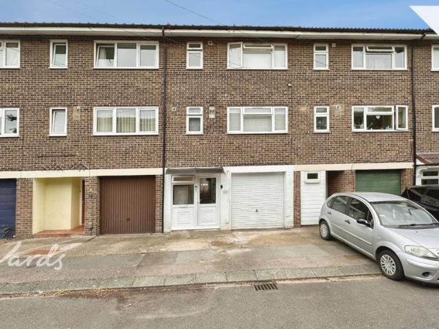 Cobbett Close East Malling ME19 4 bed townhouse to rent £1,850 pcm £427 pw