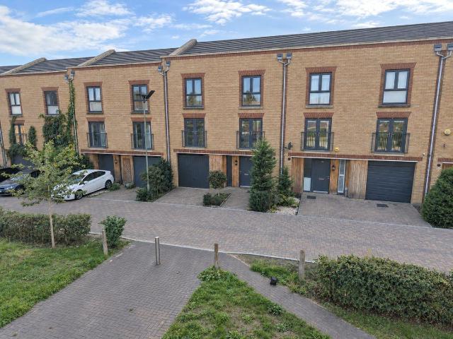 Cobbett Square, Bordon, Hampshire GU35, 4 bed terraced house to rent, £2,250 pcm | PrimeLocation