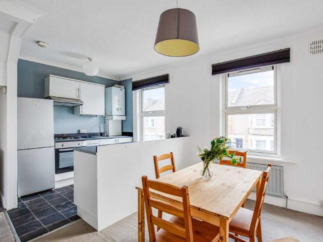Cobbold Road, London NW10 2 bed duplex to rent £2,000 pcm £462 pw