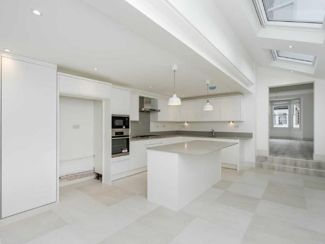 Cobbold Road, Wendell Park, Shepherds. 4 bed house to rent £4,507 pcm £1,040 pw