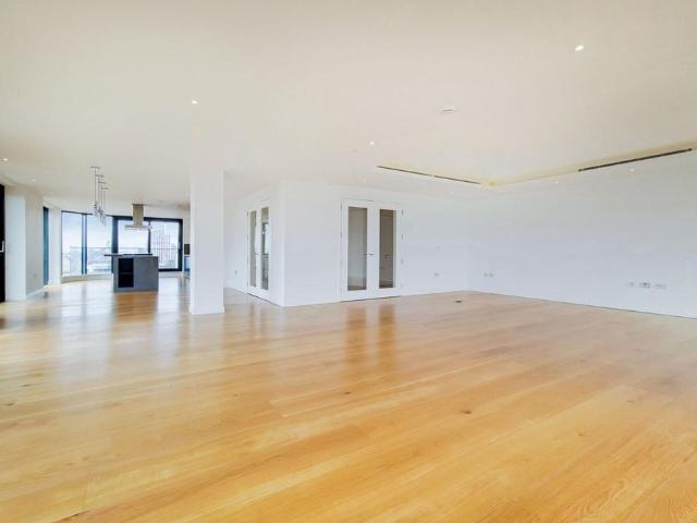 Cobblestone Square, Wapping, London, E1W 3 bed flat to rent £8,667 pcm £2,000 pw