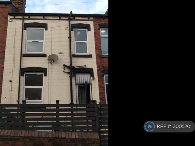 Cobden Ave, Leeds, LS12 2 bed terraced house to rent £979 pcm £226 pw