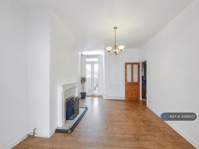 Cobden St, Manchester, M9 3 bed terraced house to rent £1,200 pcm £277 pw