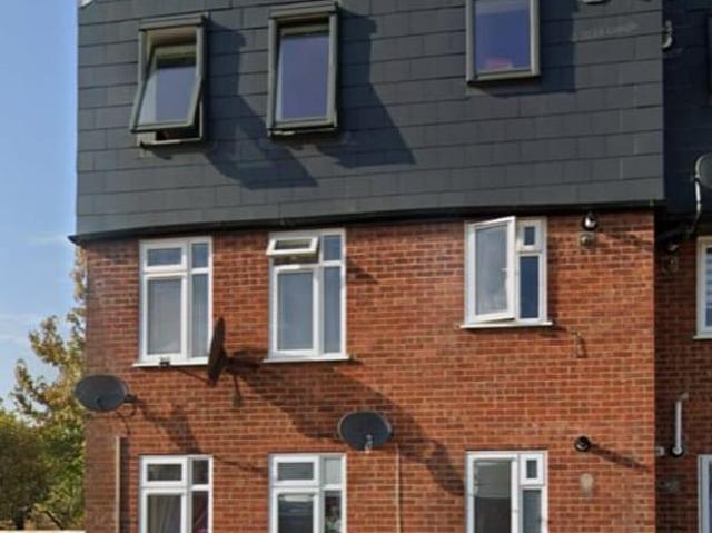 Cobdens, Chigwell, IG7 2 bed flat to rent £1,600 pcm £369 pw
