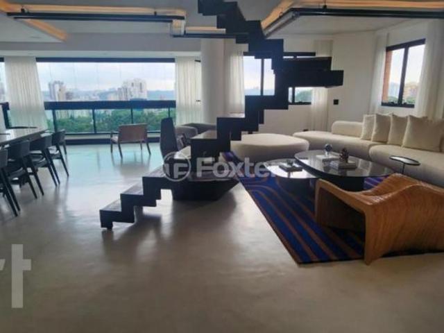Cobertura, 2 dormitórios, 240 m², em Vila Madalena
