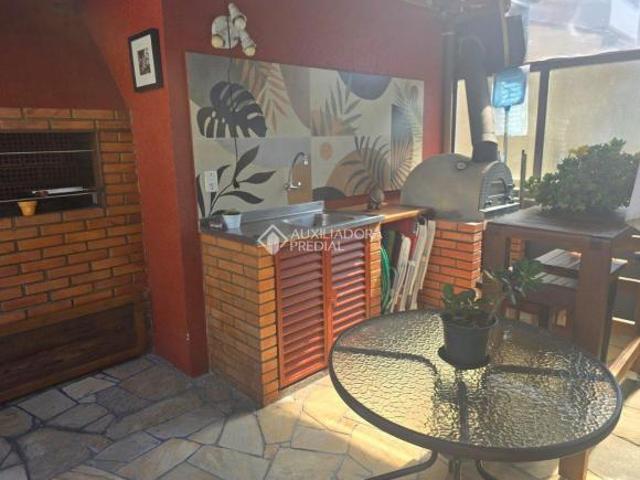 Cobertura 2 quartos, 1 suíte, 2 vagas, Bairro Mont Serrat POA RS