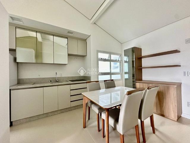 Cobertura com 2 quartos e 95m² para alugar em Lagoa da Conceição, Florianópolis