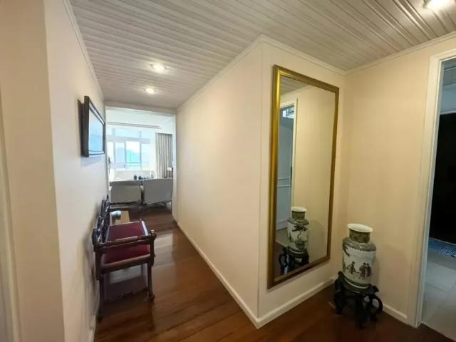 Apartamento com 4 quartos 1 suíte, varanda, VISTA ESPETACULAR e andar alto na Praia do Flamengo