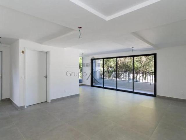 Cobertura Cidade Jardim 3 Dormitórios 209m²
