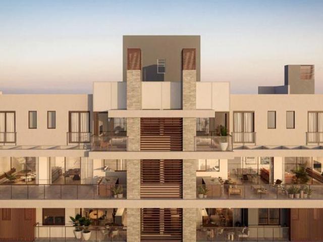 Cobertura à Venda, 254m² | Elevador Privativo | Próximo ao Clube Curitibano | 3 Suítes | Face Norte