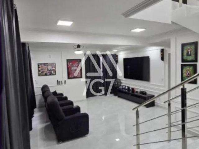 COBERTURA À VENDA NO MORUMBI: 320m², 4 suítes, 5 vagas