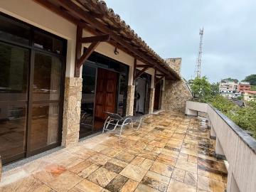 Cobertura linear ampla com varandão, 4 quartos, 4 vagas e piscina à venda no centro de nova friburgo