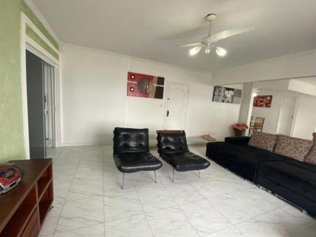 Cobertura dos Sonhos Frente ao Mar – Luxo, Lazer e Vista Deslumbrante!