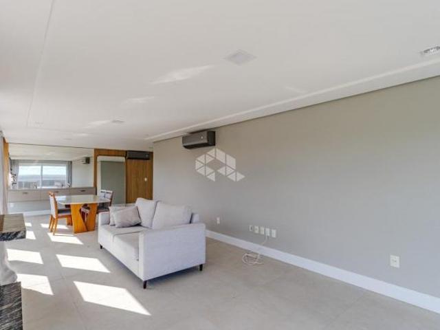 Cobertura de 3 suítes, 3 garagens, piscina, enfrente ao Guaíba