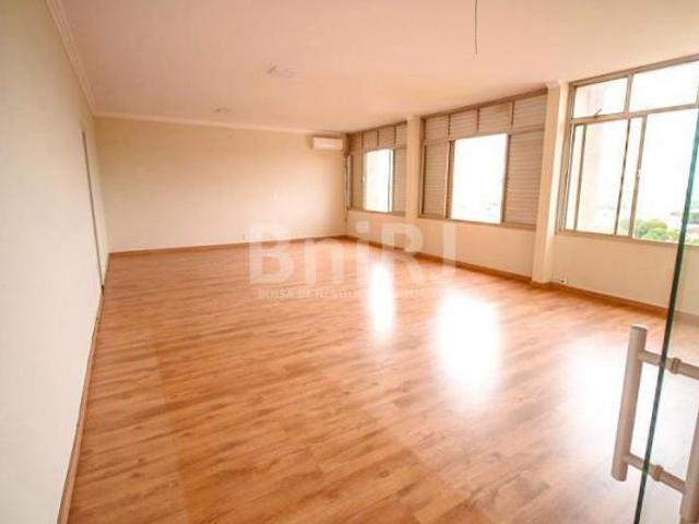 Cobertura de 226m² no Centro de Araras com vista panorâmica para a Praça e pôr do sol inesquecível