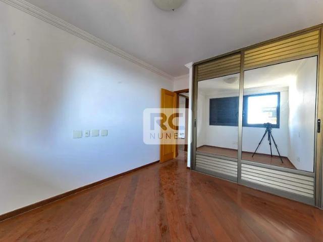 Cobertura de 344m² com piscina para locação no Belvedere