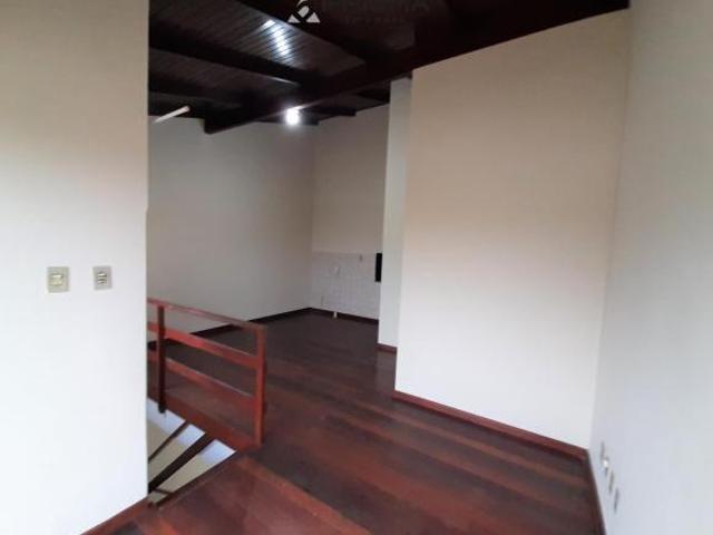 Cobertura de frente, 2 dormitórios, 2 salas, amplo terraço, sacada e garagem