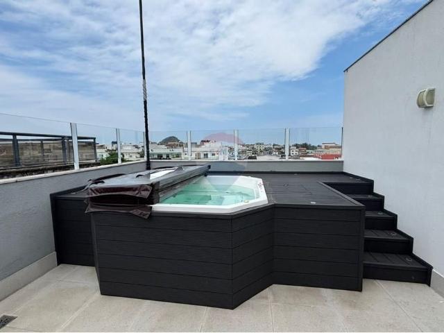 Cobertura de Luxo no Recreio: Mar, Conforto e Estilo