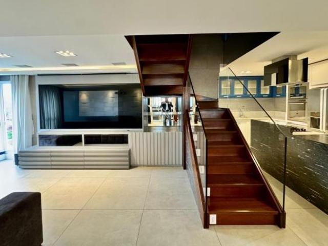 Cobertura duplex mobiliada em Lourdes