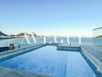 Cobertura duplex na Atlântica, 239m², 3 suítes, vaga e vista mar