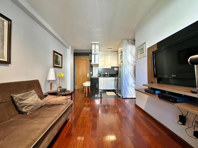 Cobertura duplex charmosa para alugar em Ipanema