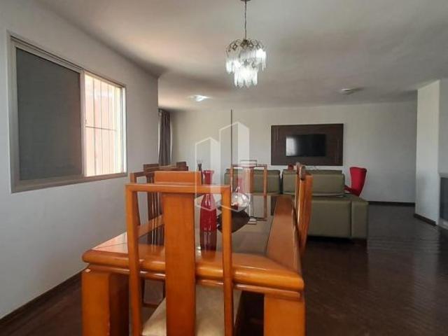 Cobertura duplex com 4 Dormitórios à Venda em Goiânia