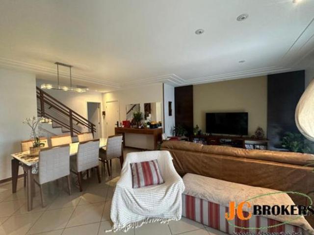 Cobertura duplex com 250 m², Terraço gourmet, 4 suítes, Amplo living para 2 ambientes, 3 Vagas