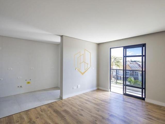 Cobertura duplex com 2 quartos e 2 vagas em Santa Felicidade