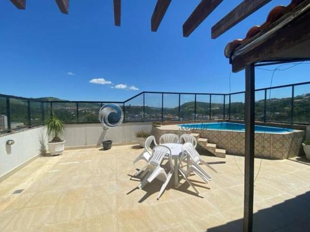 Cobertura duplex com uma linda vista para a cidade, em São Lourenço MG