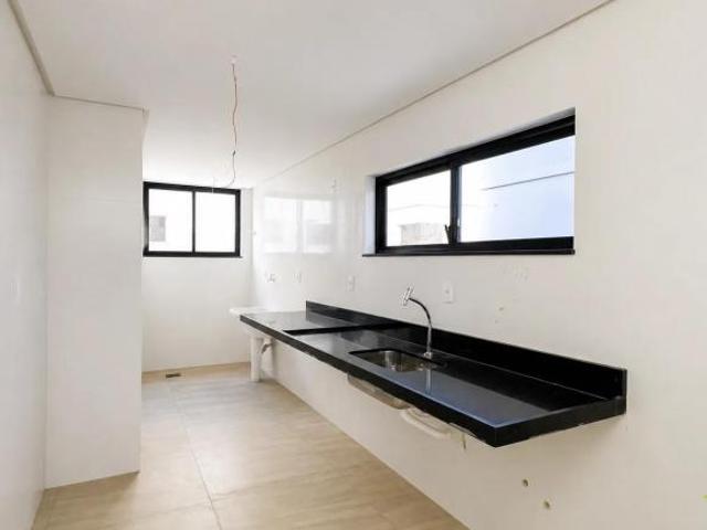 Cobertura Duplex de 150 m² com 3 Quartos, 1 Suíte e Vista para a Cidade e Montanhas no Vale do Ipê