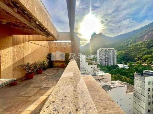 Cobertura duplex em Botafogo, dois quartos sendo um suíte, dependência completa, terraço com vist