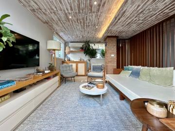 Cobertura duplex reformada no Alto Leblon