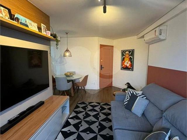 Cobertura Duplex, totalmente reformada, no bairro de Santa Teresinha