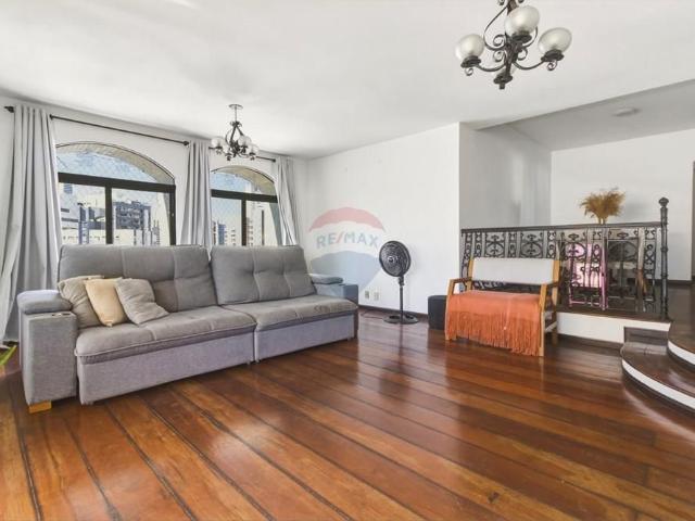 Cobertura Duplex, 377 metros, 2 vagas, 4 suítes, vista mar