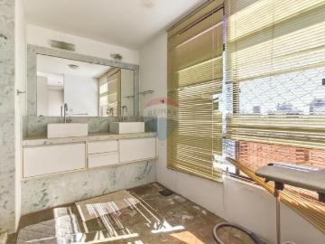 Cobertura Duplex, 377 metros, 2 vagas, 4 suítes, vista mar