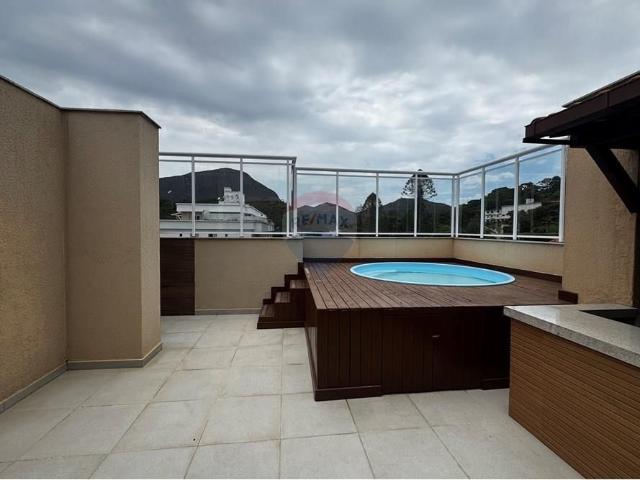 Cobertura Nova e Moderna em Várzea, Teresópolis!