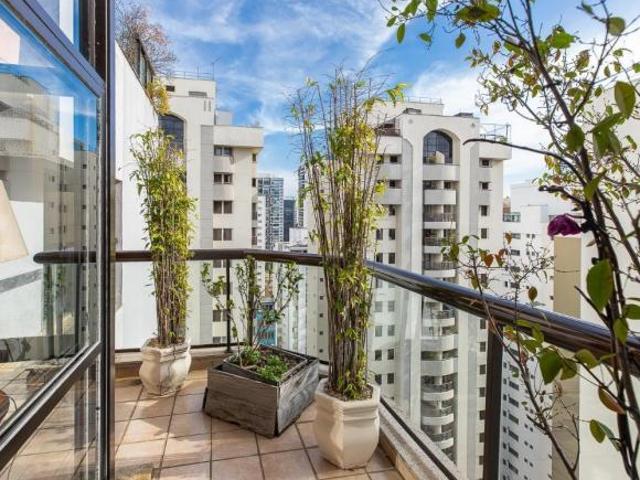 Cobertura para venda com 3 quartos, sendo 2 suítes, 297m²
