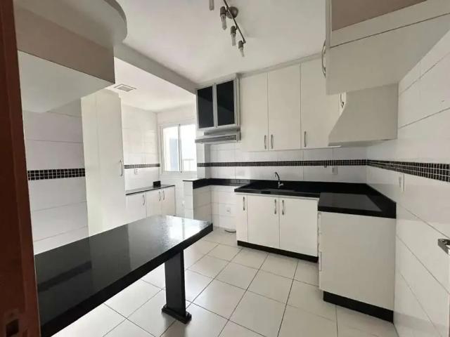 Cobertura para Venda em Uberlândia/MG Copacabana 4 Quartos
