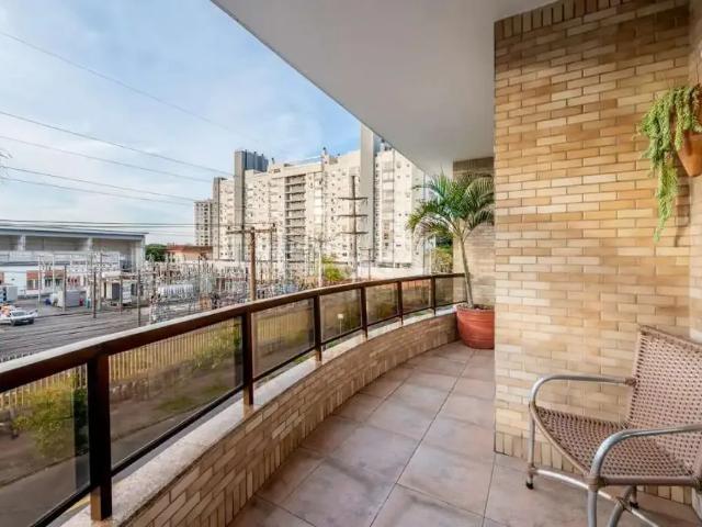 Cobertura para Venda em Porto Alegre/RS Passo da Areia 4 Quartos