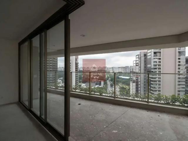Cobertura para Venda em São Paulo/SP Moema 3 Quartos