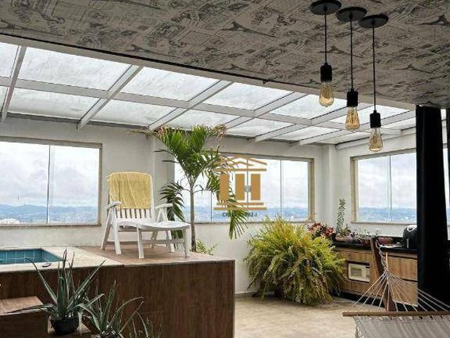 Cobertura para alugar com 3 quartos e 182 m² por R$ 8.000/mês